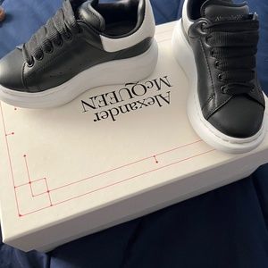 Alexander McQueen size 25 toddler  (US 8)